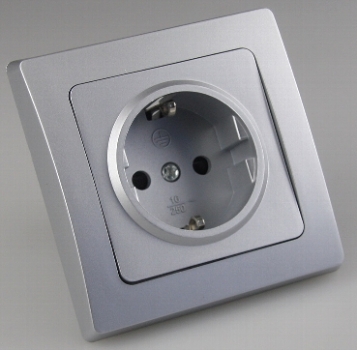 DELPHI silber Schutzkontakt-Steckdose, 250V~/ 16A, inkl. Rahmen, Klemmanschluss